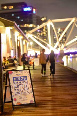 Boaties boardwalk at night