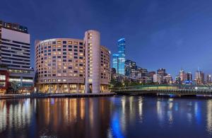 Crowne Plaza with Melbourne skyline