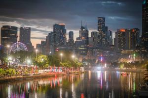 Moomba festival on river at night (1)