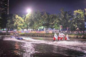 Moomba waterskiing at night