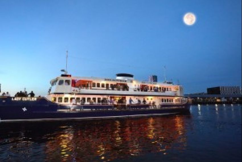 Exterior of the Lady Cutler, Melbourne Showboat